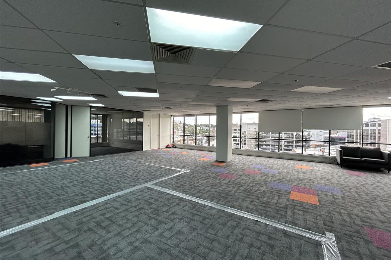 Savills - Functional Office Space - Bild 3