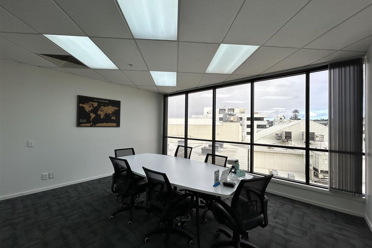 Savills - Functional Office Space - Bild 5
