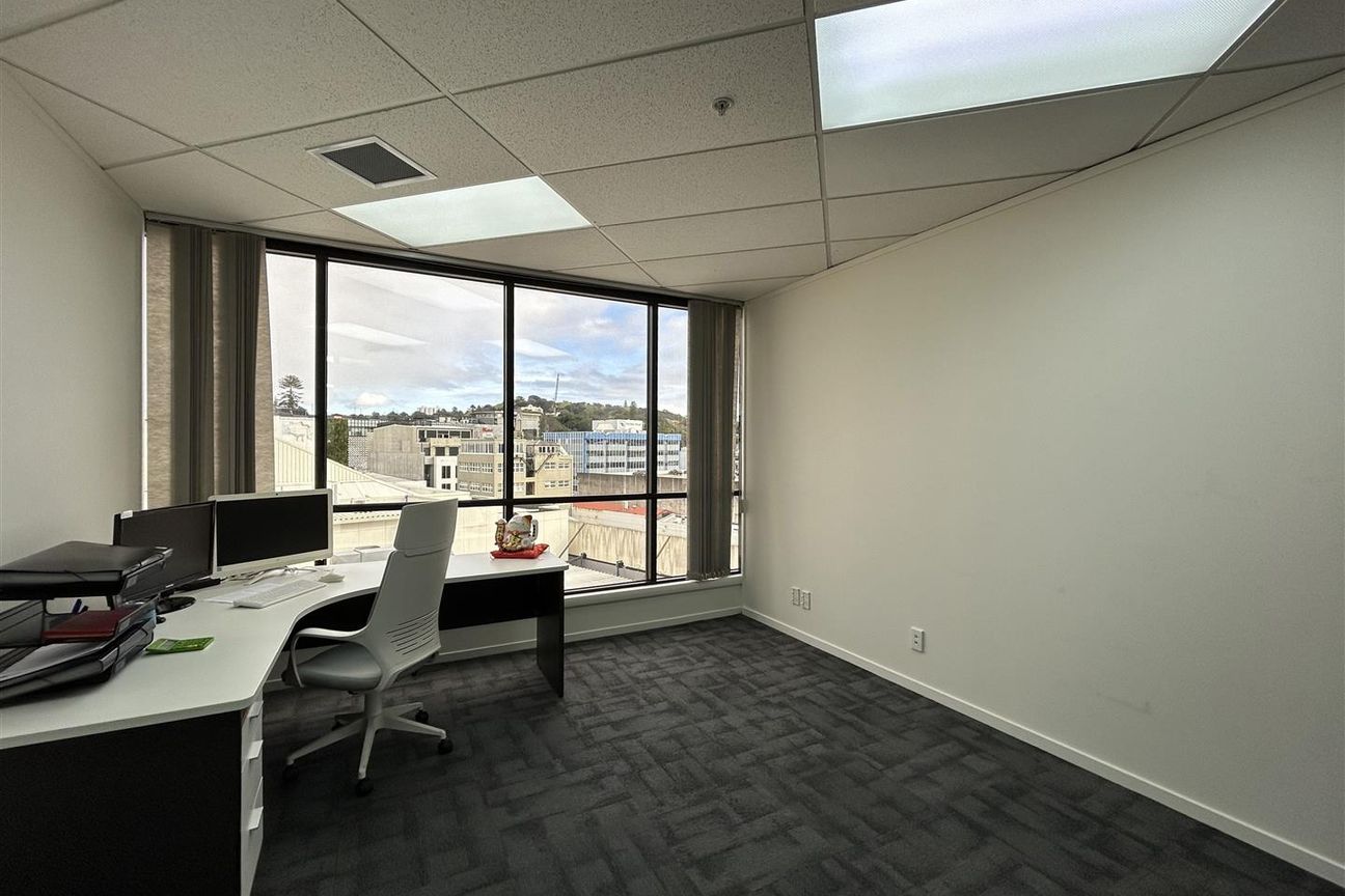 Savills - Functional Office Space - Bild 6