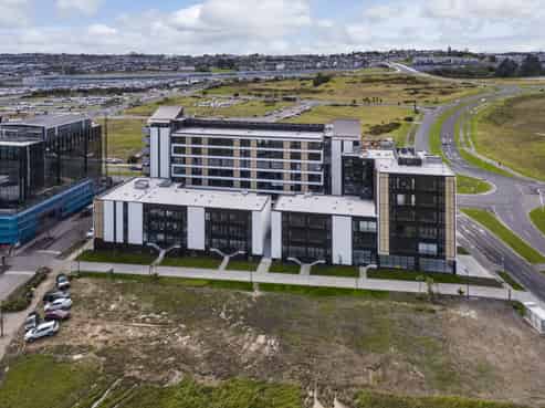 79sqm Albany retail next to Council
