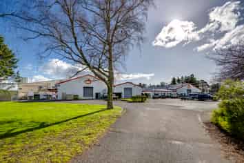 Large Scale Warehouse Facilities For Lease