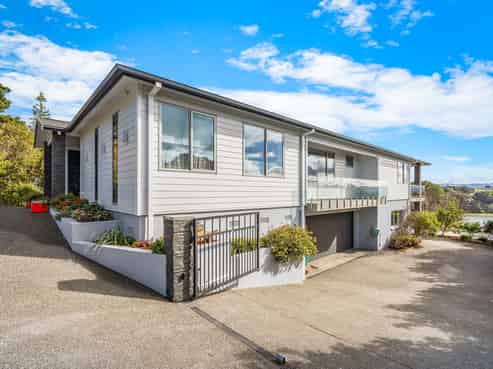 17 Kanuka Road, Sandspit