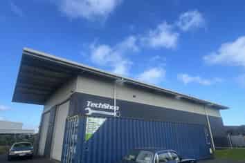 Versatile Showroom / Warehouse Space