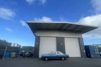 Versatile Showroom / Warehouse Space
