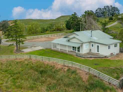 708 Old Hill Road, Porangahau