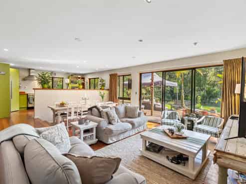 16 Jack Barry Road, Waitoki
