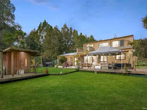 16 Jack Barry Road, Waitoki