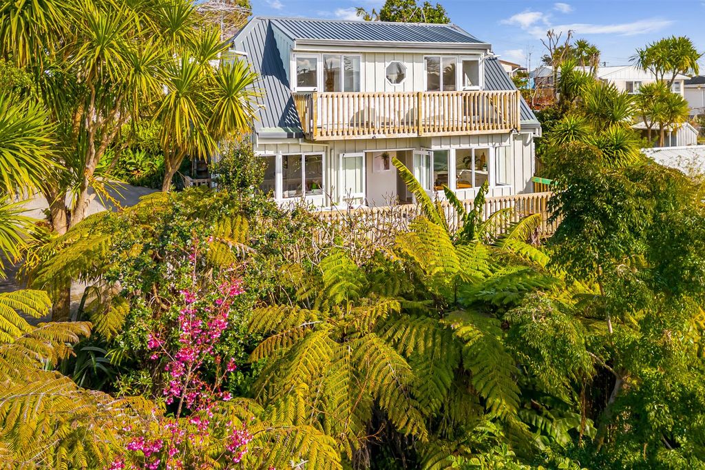Sold 51A Aeroview Drive, Beach Haven realestate.co.nz