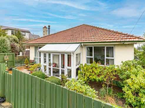 102 Preston Crescent, Belleknowes