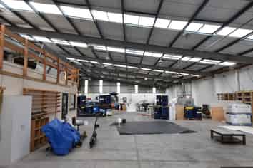 High-stud warehouse available now