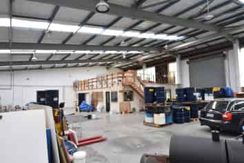 High-stud warehouse available now