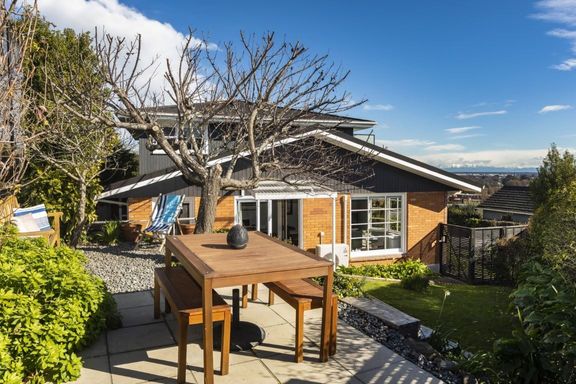 Sold - 2/35A Hackthorne Road, Cashmere - realestate.co.nz