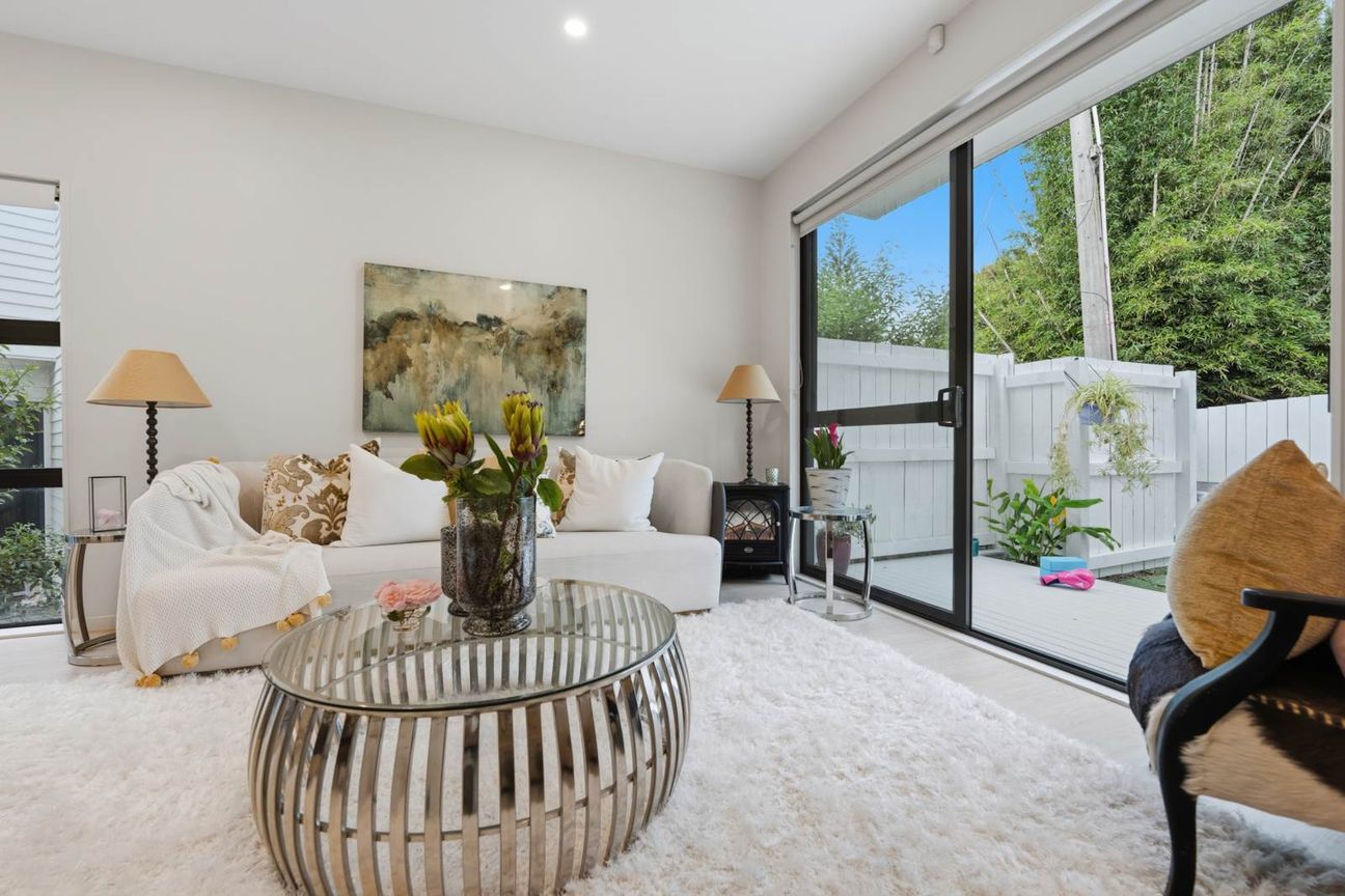Must Be Sold – Owner’s Loss, Your Gain - Vista 2