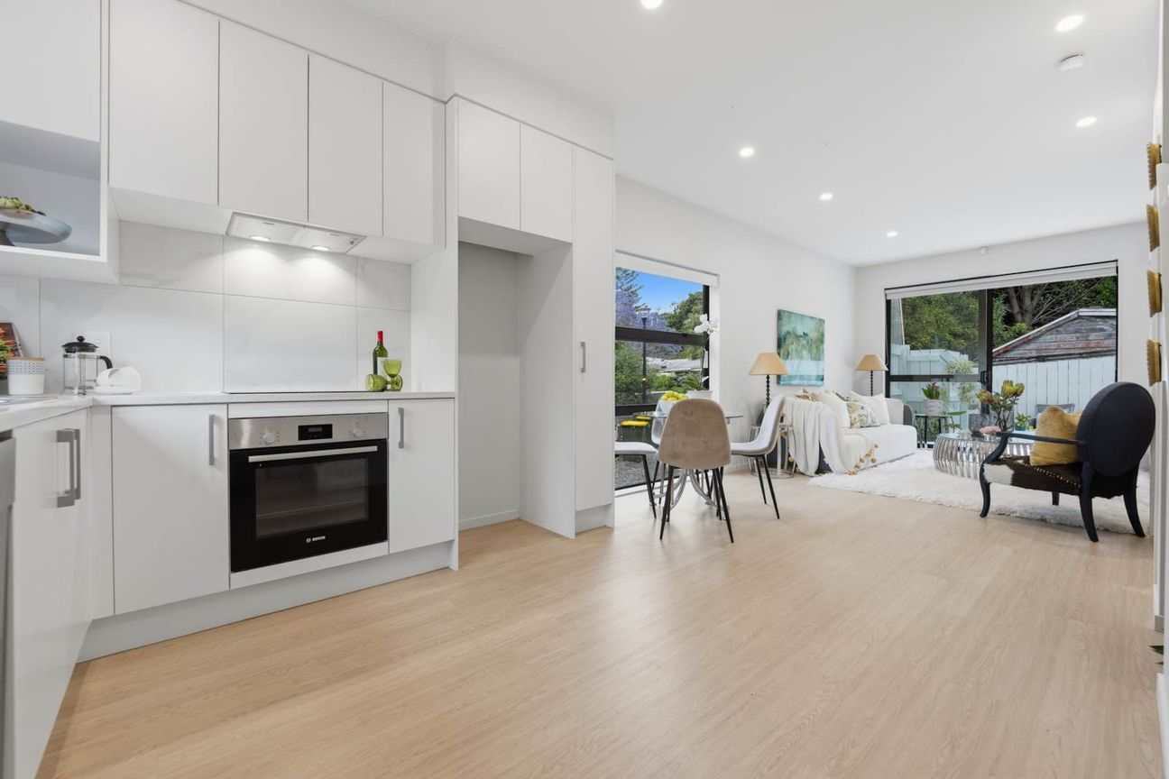 Must Be Sold – Owner’s Loss, Your Gain - Mais