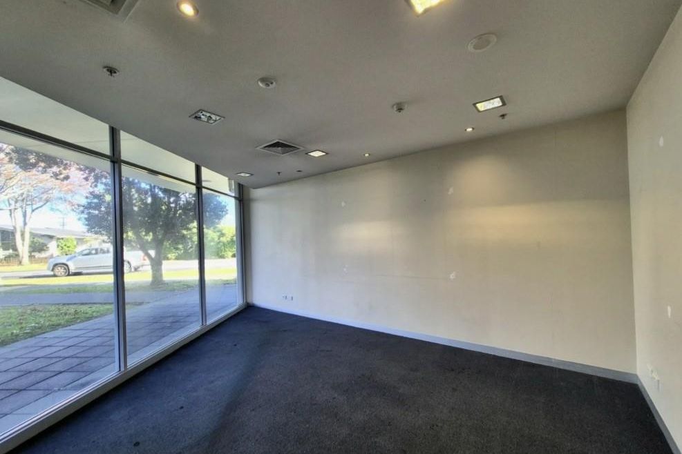 Te Atatu Peninsula Modern Retail/Office - View 3