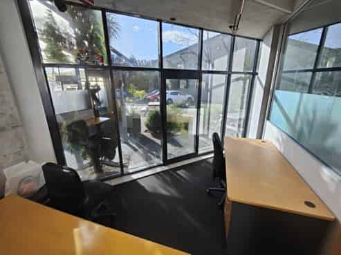 Versatile Commercial Building - 30 Carparks!