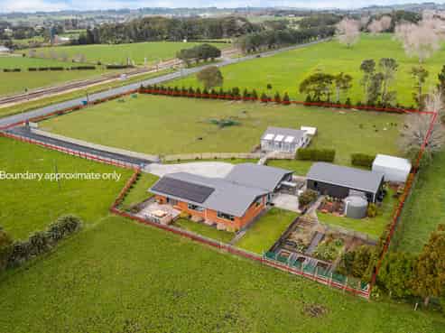 318 Mountain Road, Lepperton