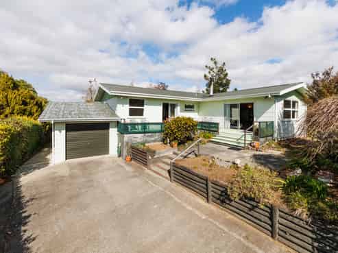 8 Hau Whiti Place, Kimbolton