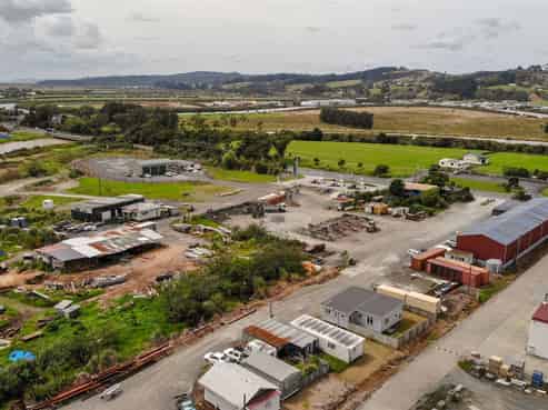 For Lease - Helensville - Large Yard Sections