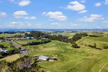 2586 Awhitu Road, Awhitu
