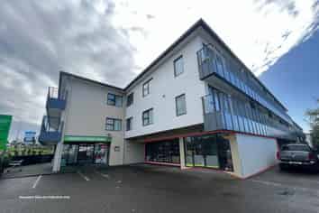 Great opportunity on busy Great North Road