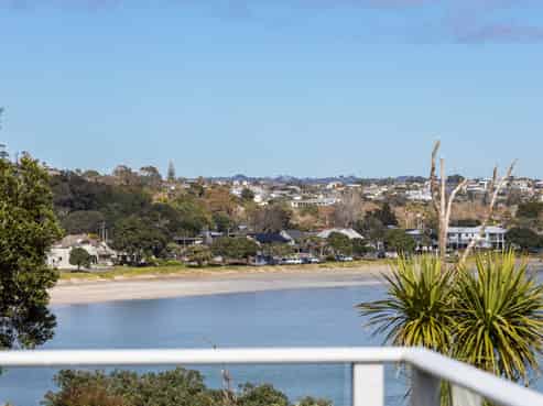 24 The Crescent, Tindalls Beach