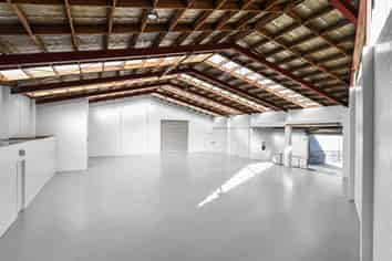 Industrial Warehouse - 500m2