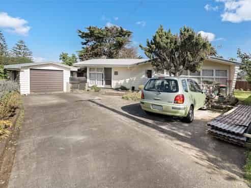 111 Luke Street East, Otahuhu