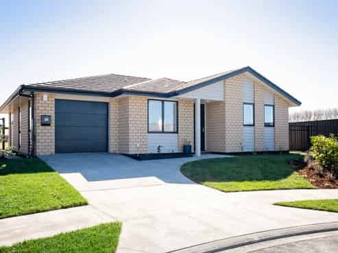 54 Read Crescent, OAK, Willowbrook Community, Clive