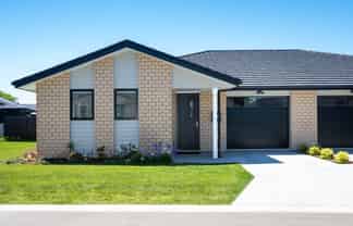 58 Read Crescent, LOMBARDY, Willowbrook Community, Clive