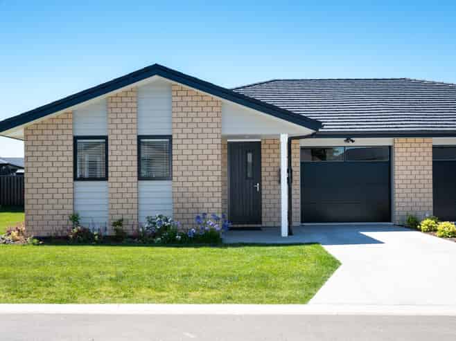 52 Read Crescent, LOMBARDY, Willowbrook Community, Clive