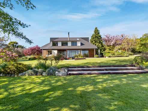 96 Fairview Road, Fairview