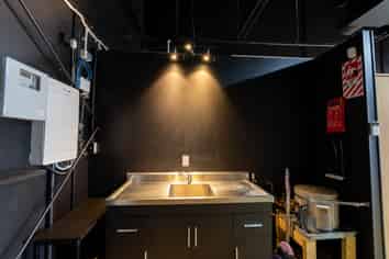 MODERN RETAIL SHOP FOR INVESTMENT
