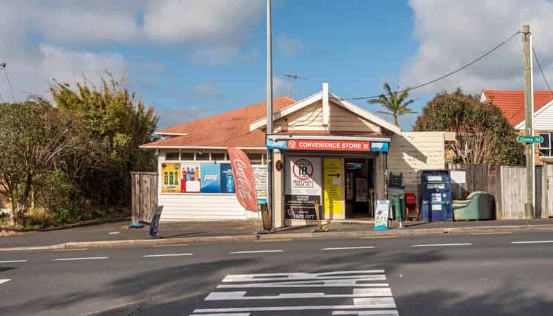 Unit 1/170 Onewa Road, Northcote