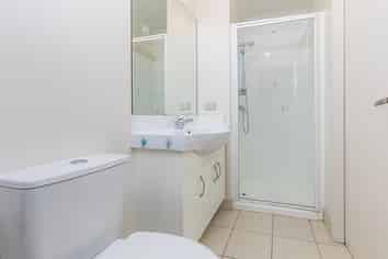 B408/176 Broadway, Newmarket