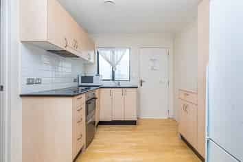 B408/176 Broadway, Newmarket