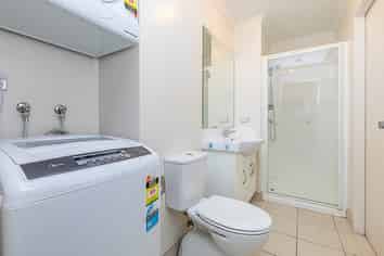 B408/176 Broadway, Newmarket