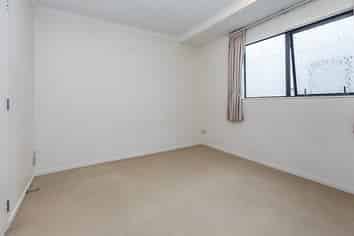 B408/176 Broadway, Newmarket