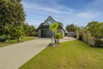 134 Puka Crescent, Matarangi