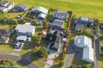 134 Puka Crescent, Matarangi