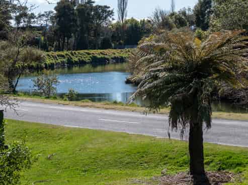 19 Heuheu Parade, Lake Taupo (East)