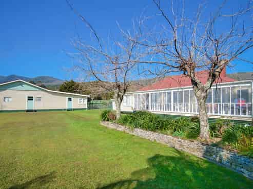 2 Mcgill Street, Waimangaroa