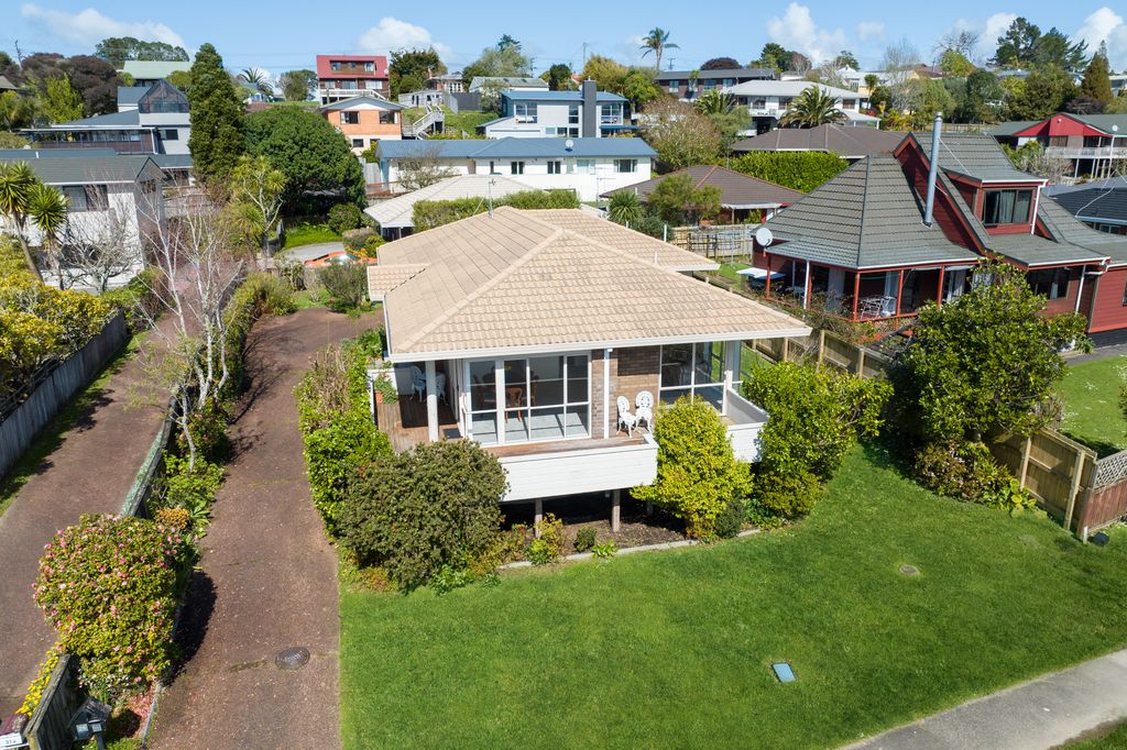 Sold 29 Taupiko Place, Green Bay realestate.co.nz