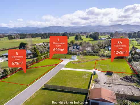 5,7,8a Macrocarpa Lane, Carterton