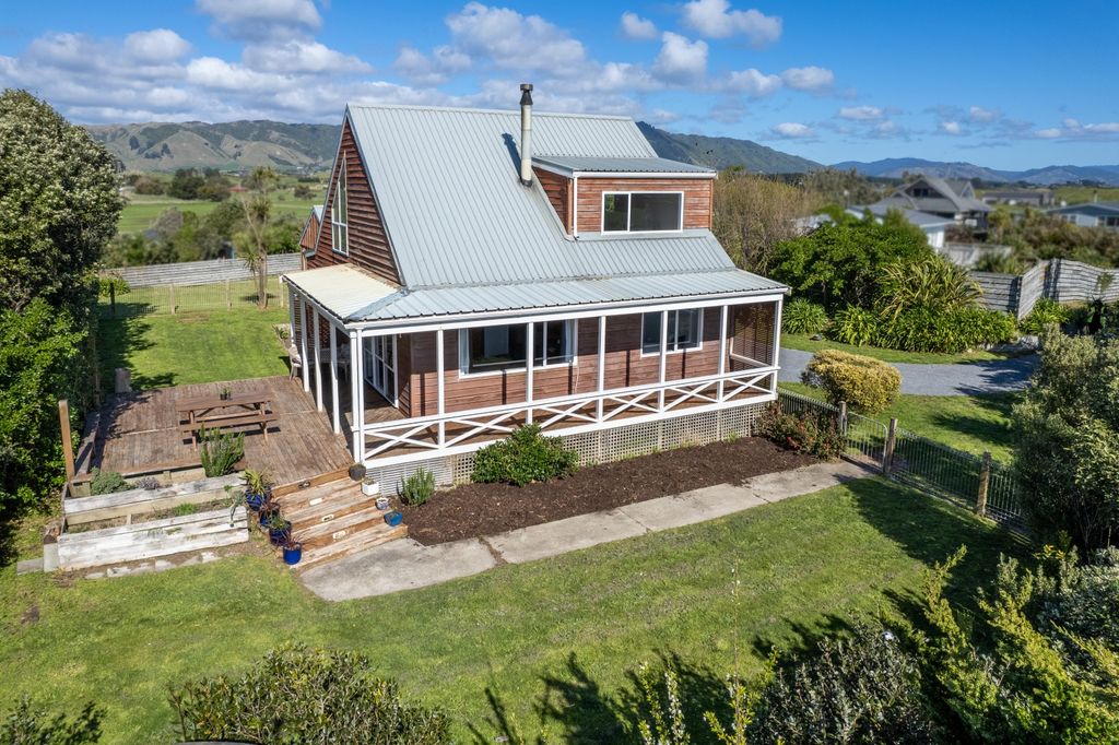 Sold 18 Kitchener Street, Te Horo realestate.co.nz
