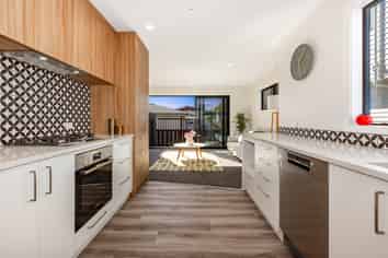 2/50 Beauchamp Street, Tawa