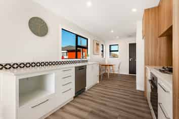 2/50 Beauchamp Street, Tawa