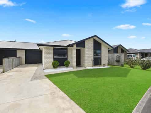 8/11 Errol Close, Burbush