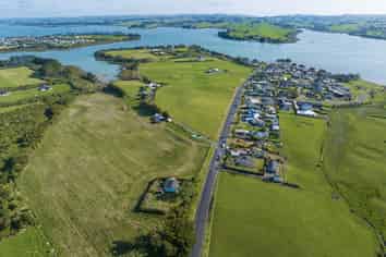 41 Wharf Road, Clarks Beach