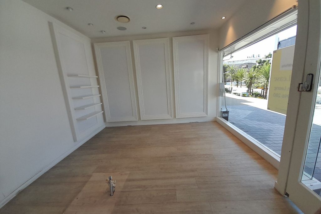 Superb location for your new business - Bild 6